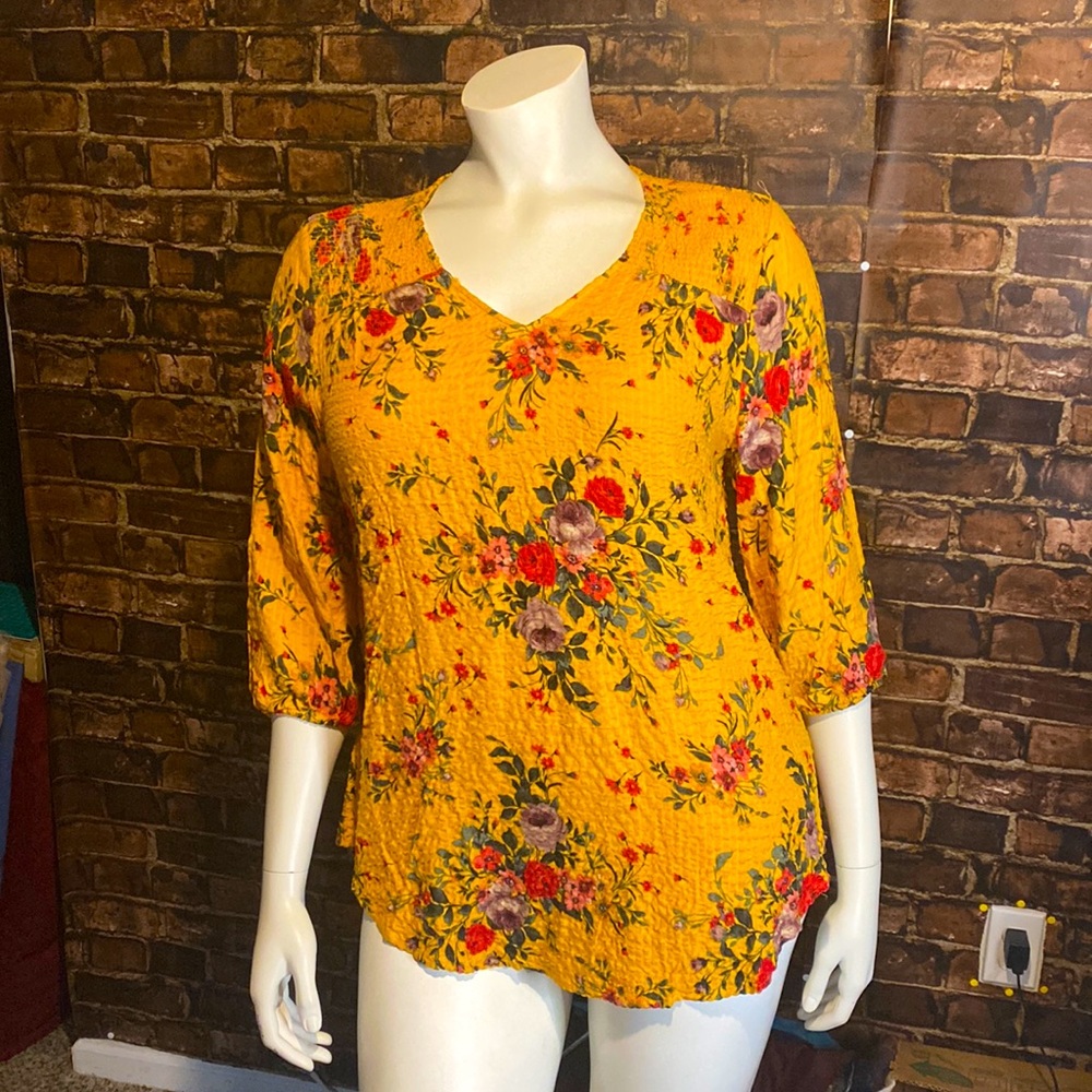 Torrid 3/4 Sleeve Yellow Floral Shirt NWT PLUS SIZE 1